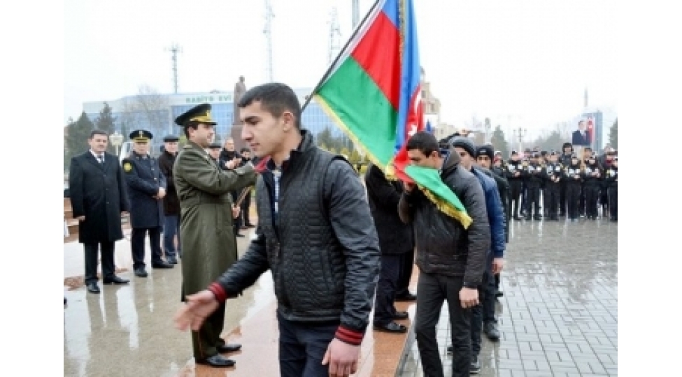 novbeti-heqiqi-herbi-xidmete-chagirish-bashlayib