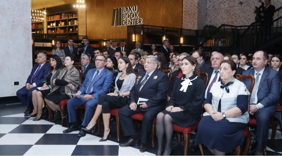 xocali-soyqirimina-hesr-edilen-agri-romaninin-teqdimati-olub-foto