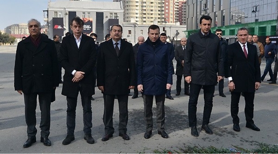 azerbaycan-millisinin-bash-meshqchisi-ana-harayi-abidesini-ziyaret-edib