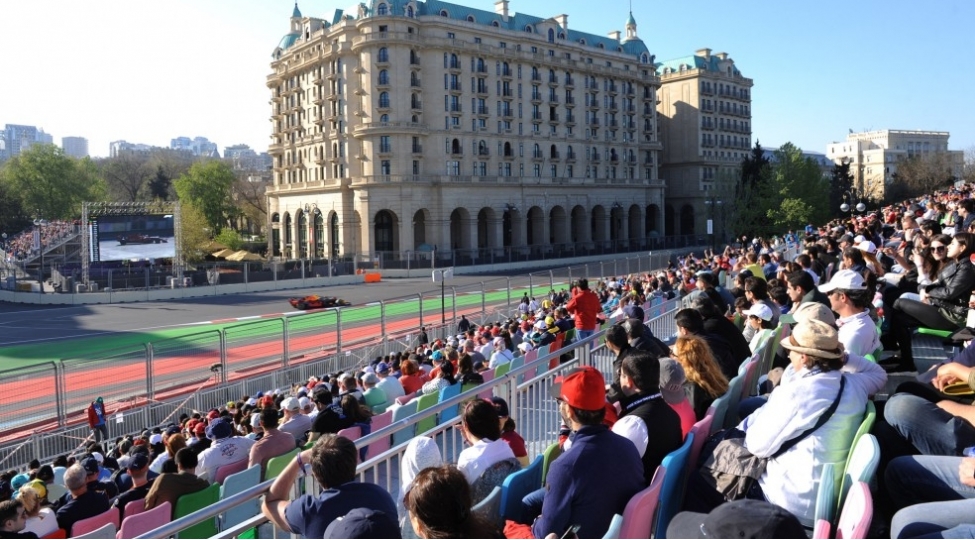 formula-1-bakidaki-yarishda-ikinci-serbest-yurush-bashlayib