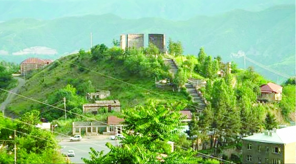 men-sene-qurban-lachin