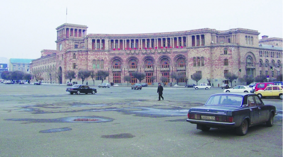 ermenistan-helledici-sechim-qarshisinda
