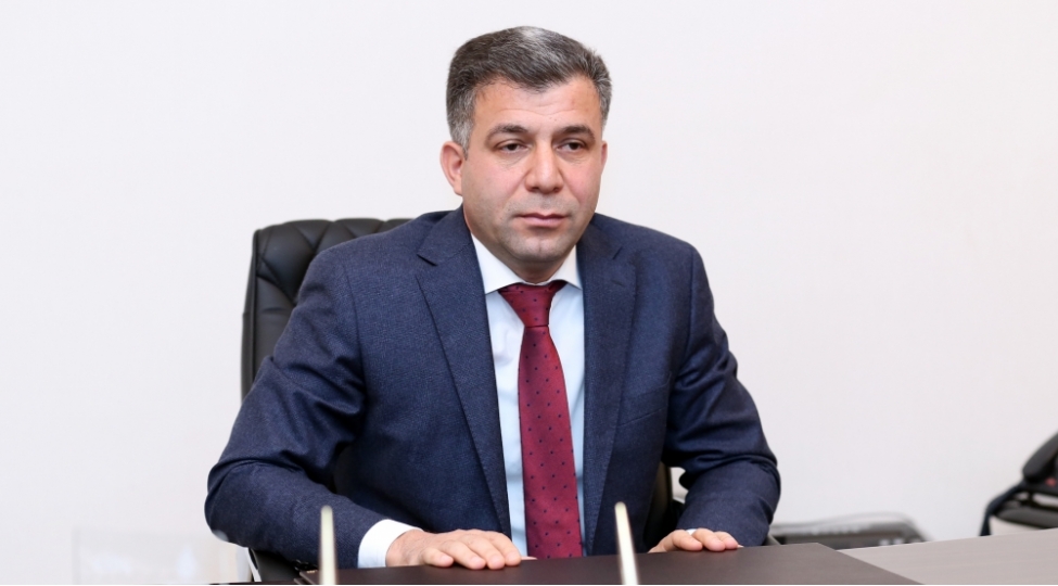 ruslan-eliyev-abonentlerin-98-i-oten-ay-ashagi-istehlak-tarifini-kechmeyib