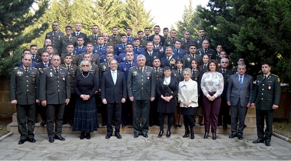 shagirdler-heyder-eliyev-adina-herbi-liseyle-tanish-olublar