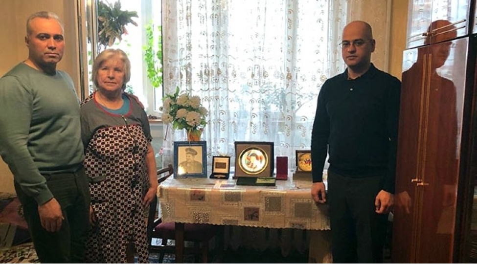 milli-qehremanimizin-anasini-ziyaret-edibler