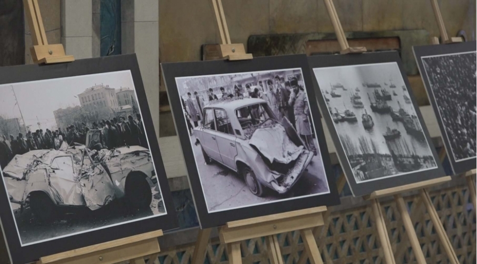 istanbulun-yeni-qapi-metro-qovshaginda-qanli-yanvar-adli-fotosergi-achilib-foto