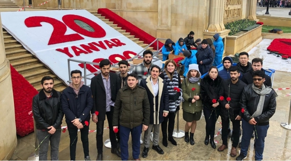 azmiu-nun-ecnebi-telebeleri-shehidler-xiyabanini-ziyaret-edibler