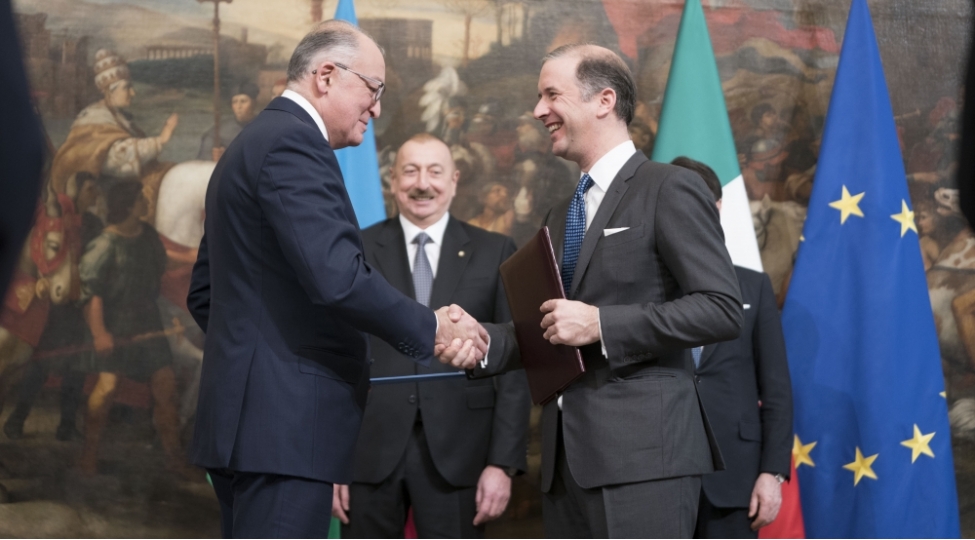socar-ve-snam-dayaniqli-enerjini-teblig-etmek-uchun-sazish-imzaladilar