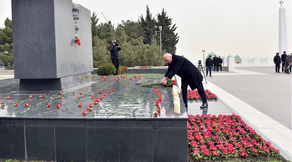 sumqayitda-xocali-soyqirimi-qurbanlarinin-xatiresi-anilib-foto