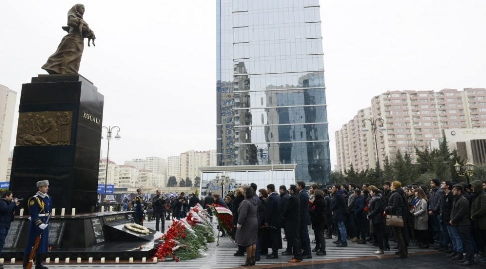 ana-harayi-abidesi-onunde-anim-merasimi