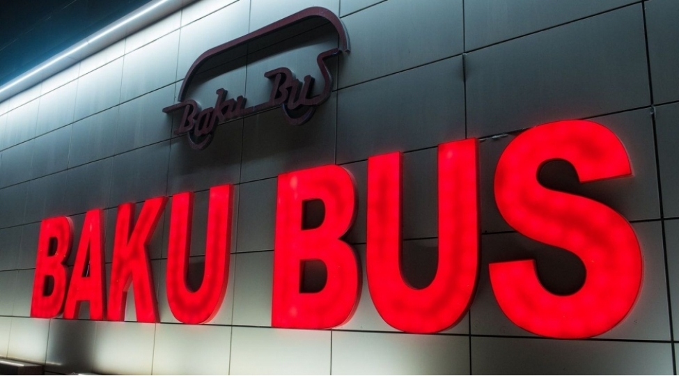 bakubus-sukan-arxasinda-videoya-baxan-surucusu-barede-qerar-verdi