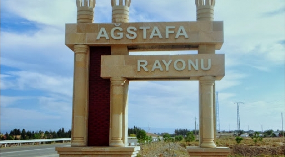 agstafada-avtomobil-qezasi-olub-olen-ve-xesaret-alan-var