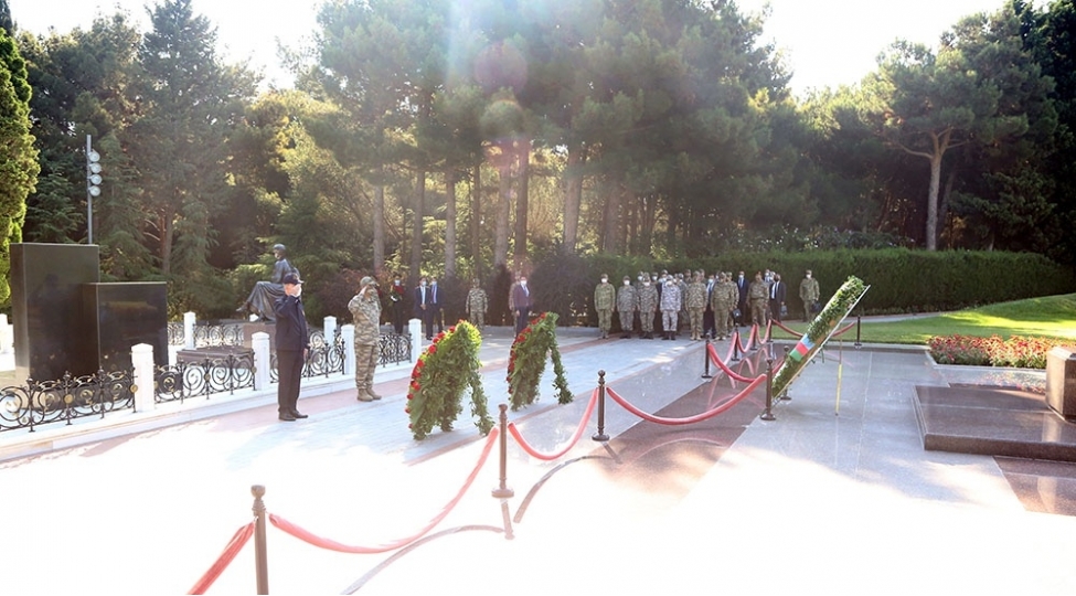 nazirler-fexri-xiyabani-ve-shehidler-xiyabanini-ziyaret-edibler-foto