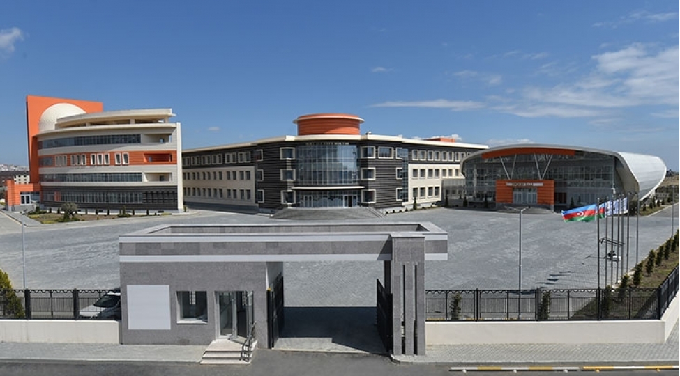 baki-ali-neft-mektebinin-yaradilmasindan-14-il-otur