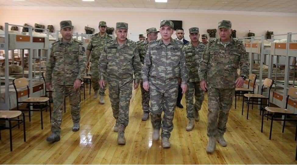 bash-prokuror-ve-herbi-prokuror-cebheboyu-zonada-yerleshen-herbi-hisselerde-olublar-foto