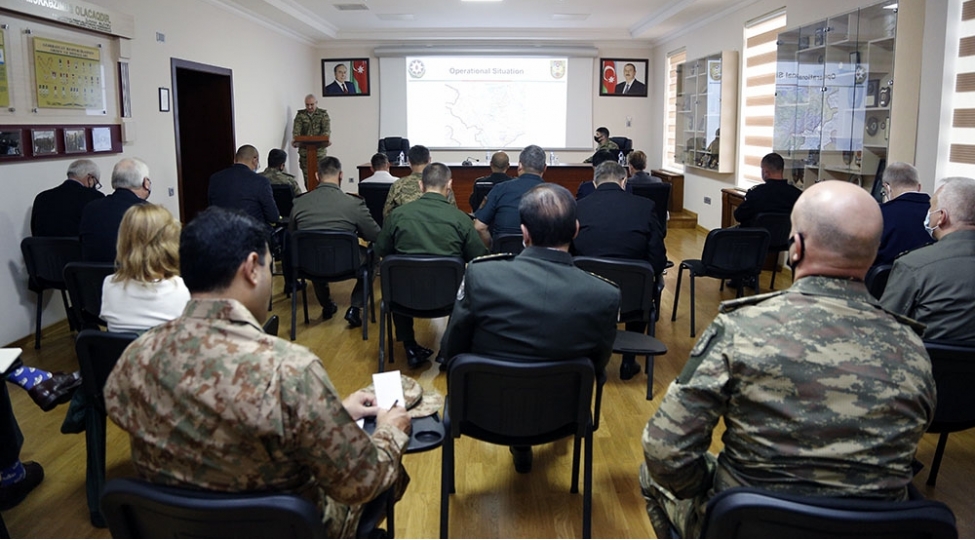 olkemizdeki-xarici-herbi-attasheler-ve-beynelxalq-teshkilatlarin-numayendeleri-emeliyyat-sheraiti-haqqinda-melumatlandirilib-foto