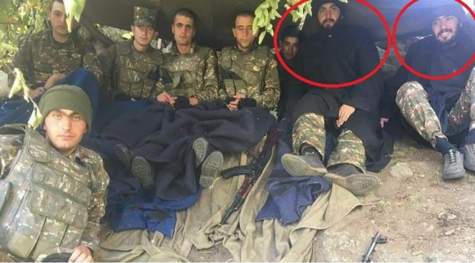 ermenistan-ordusunda-keshishler-de-doyushur-foto
