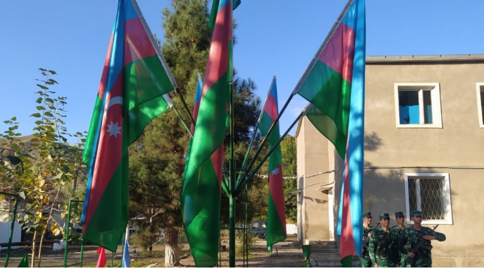 besh-serhed-zastavasi-uzerinde-azerbaycan-bayragi-ucaldilib-zengilanda