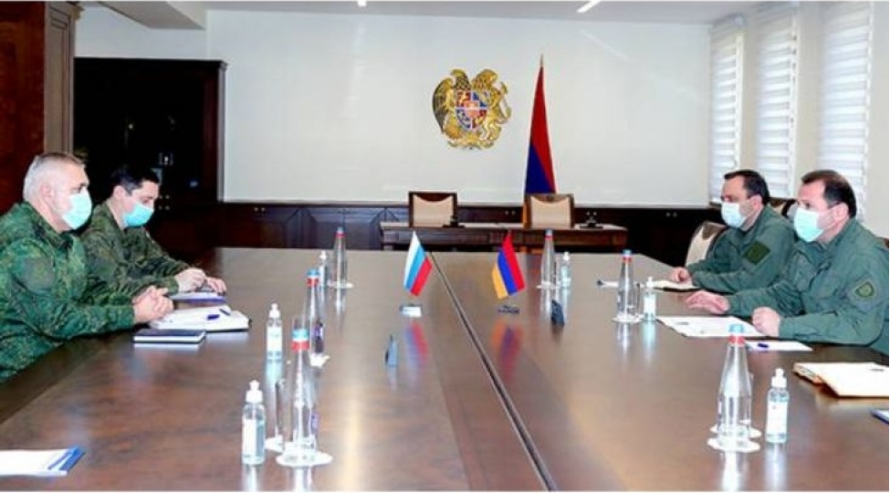 ermenistanin-mudafie-naziri-rusiya-sulhmeramlilarinin-komandani-ile-gorushub