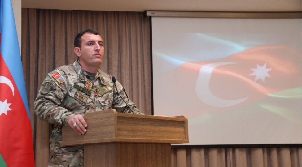 bu-qelebenin-birinci-qehremani-azerbaycan-esgeridir