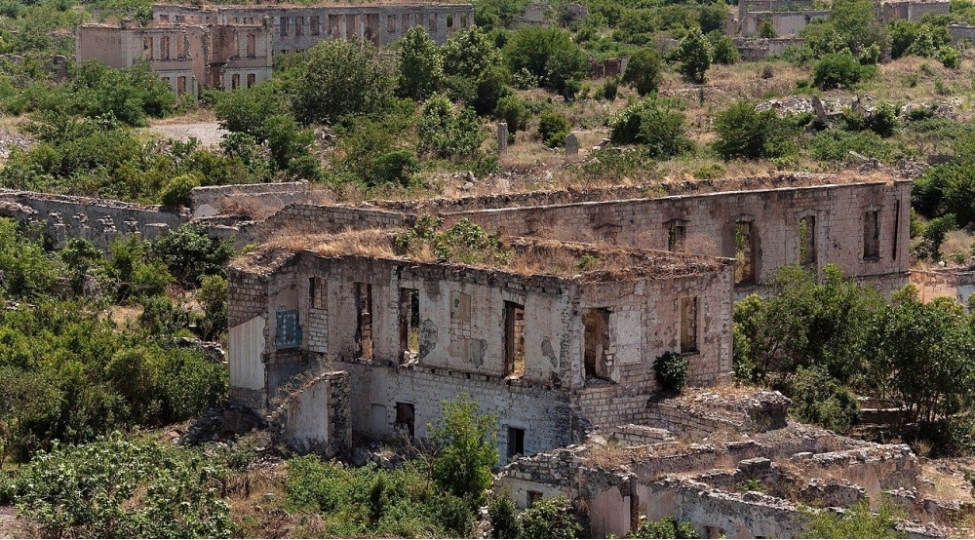 ermenilerin-dagitdiqlari-evlerin-hech-biri-onlarin-deyil-agdam-kochkunu