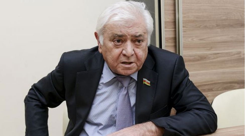 aqil-abbas-yashli-aktyorlarin-ishden-chixarilmasina-etiraz-edib