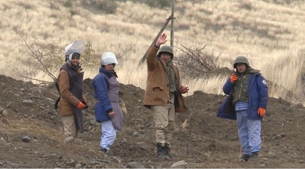 anama-ishgaldan-azad-olunan-suqovushana-chekilen-magistral-yolda-temizleme-ishi-aparir-yenilenib