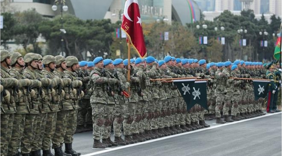 dushmende-qorxu-dostda-etibar-yaradan-tarixi-gun-foto