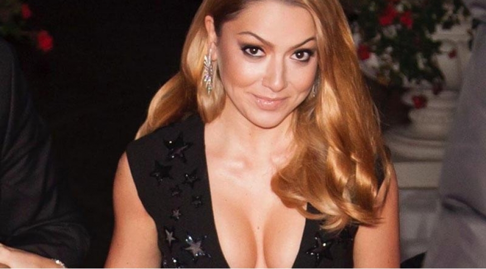 hadise-reklama-chekildi-makyajsiz
