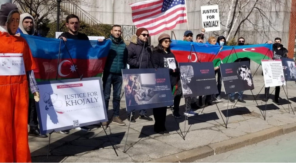 bmt-nin-bash-qerargahi-qarshisinda-xocali-soyqirimi-ile-bagli-sergi-teshkil-edilib