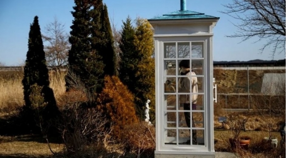 yaponiyadaki-bu-telefon-koshkunden-olenlere-zeng-etmek-mumkundur-foto