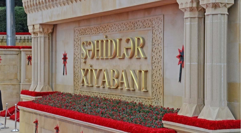 xin-rehberliyi-shehidler-xiyabanini-ziyaret-edib
