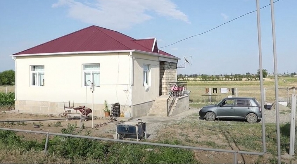 azeriqaz-qazi-ve-shehid-ailesinin-muracietini-temin-edib-video