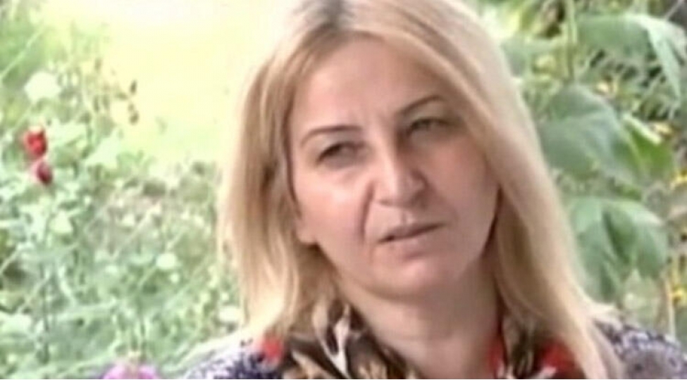 shehid-ailelerinden-chekilish-uchun-pul-isteyen-qadin-danishdi-video