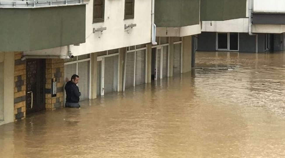 turkiyede-dashqin-ciddi-fesadlar-toredib-kendler-boshaldilibfotovideo