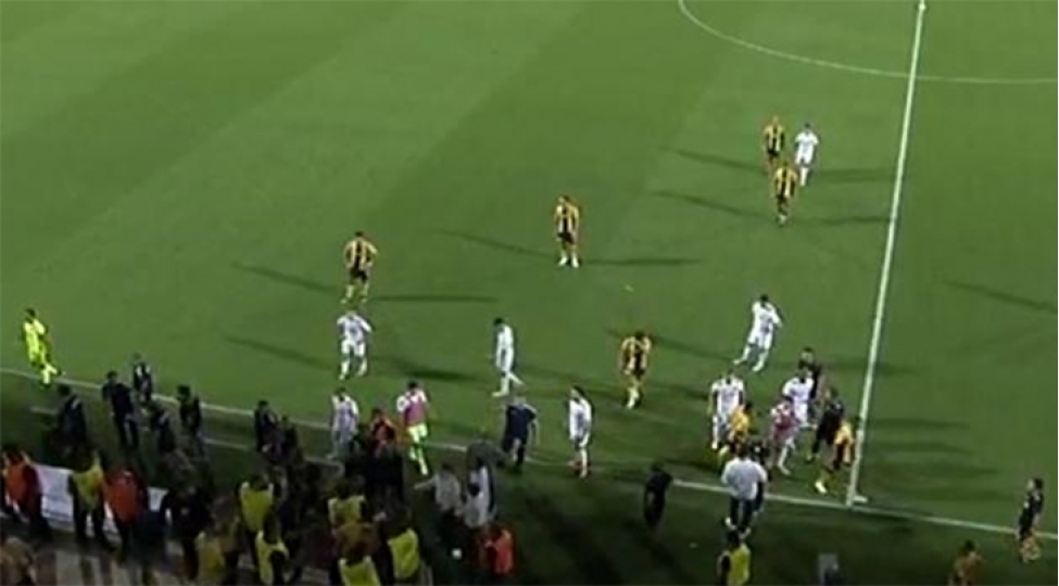 ael-azarkeshlerinden-terbiyesizlik-qurban-qurbanov-ozunden-chixdi-video