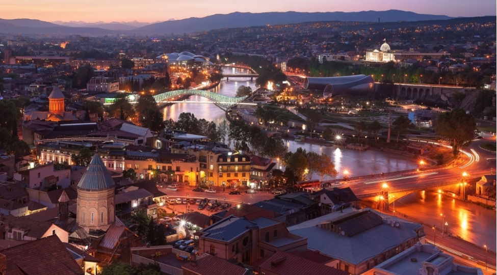gurcustana-geden-her-azerbaycan-turisti-texminen-550-dollar-pul-xercleyir