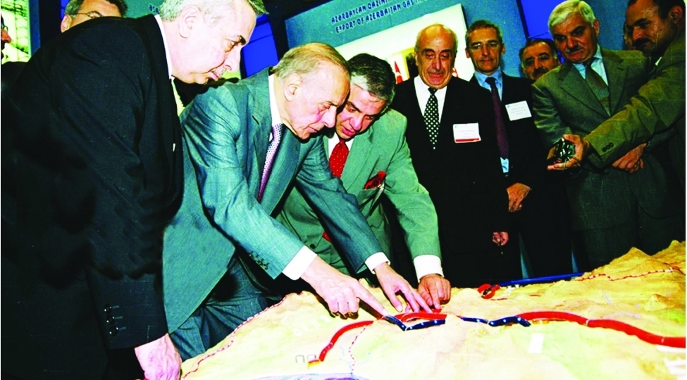 azerbaycan-neftchileri-butun-dovrlerde-oz-fedakarliqlari-peshekarliqlari-ile-cemiyyetde-chox-boyuk-hormet-qazaniblar