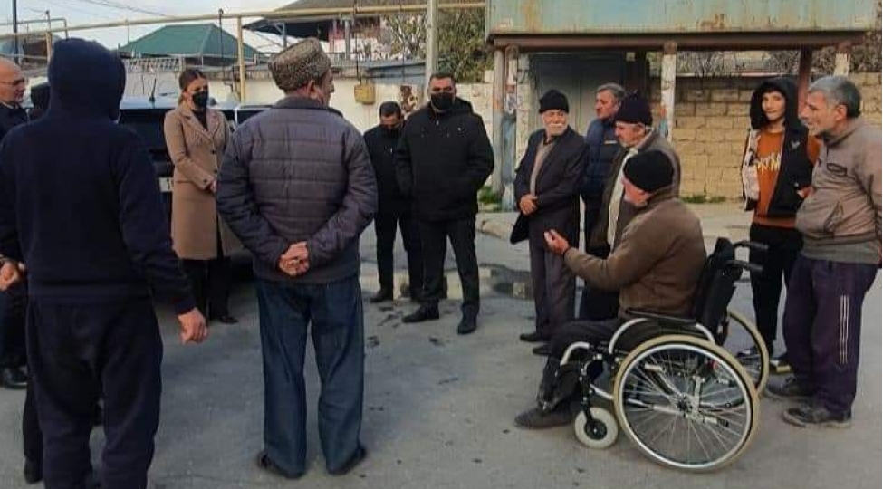 millet-vekili-keshle-sakinlerinin-problemlerini-dinleyib-foto
