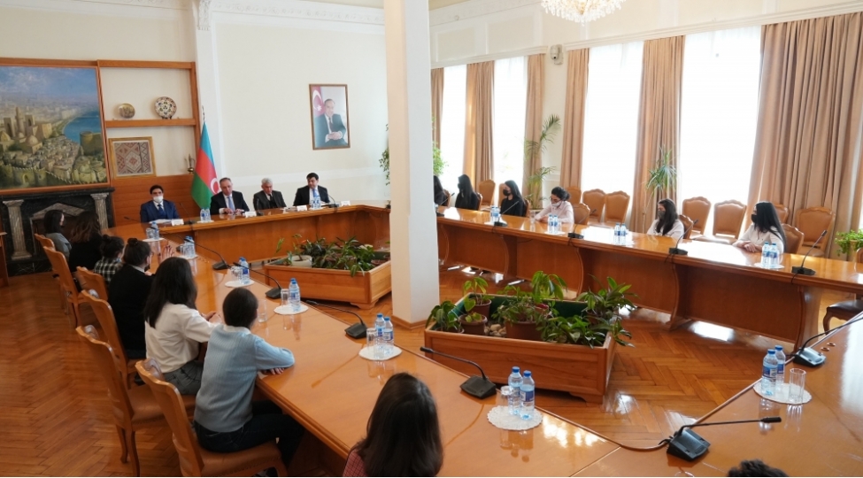 davamin-gencuzvleri-konstitusiya-mehkemesinin-binasi-ile-tanish-olublar