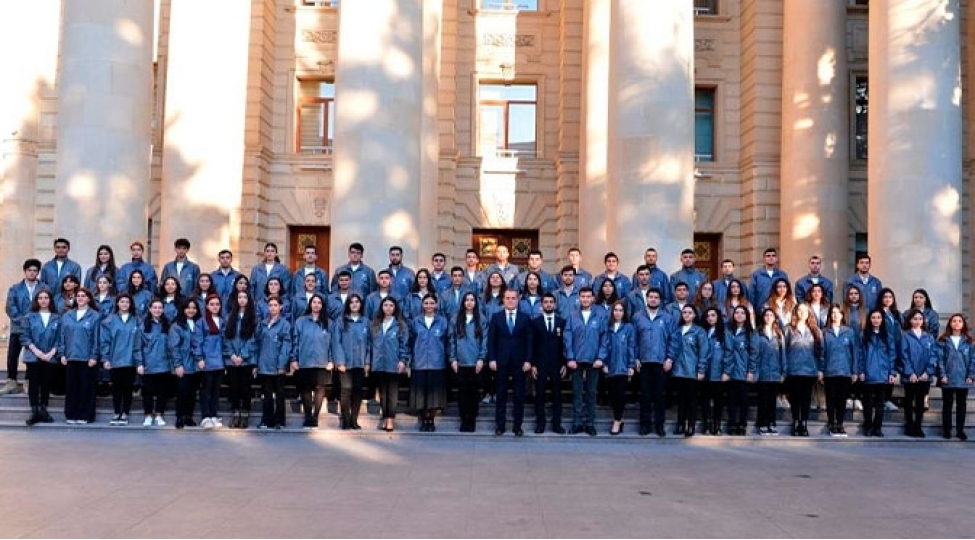 ceyhun-bayramov-diplomatiya-konulluleri-ile-gorushub-foto