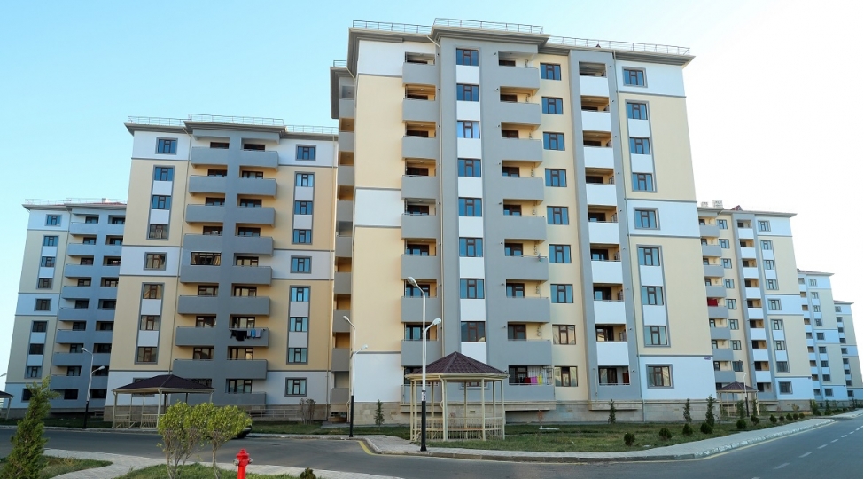 dovlet-ushaq-muessiselerinin-mezunlarindan-daha-bir-qrupuna-menziller-teqdim-edildi