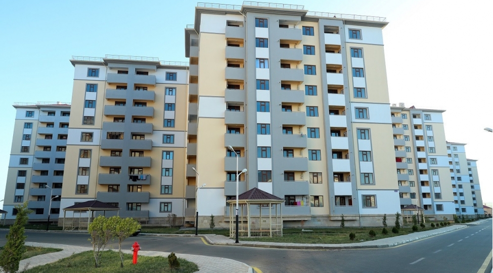 dovlet-ushaq-muessiselerinin-mezunlarindan-daha-bir-qrupuna-menziller-verilib-foto