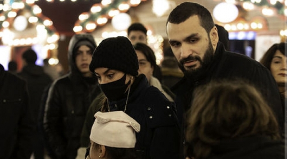 arzu-eliyeva-soyuq-eller-isti-urek-xeyriyye-yarmarkasinda-foto