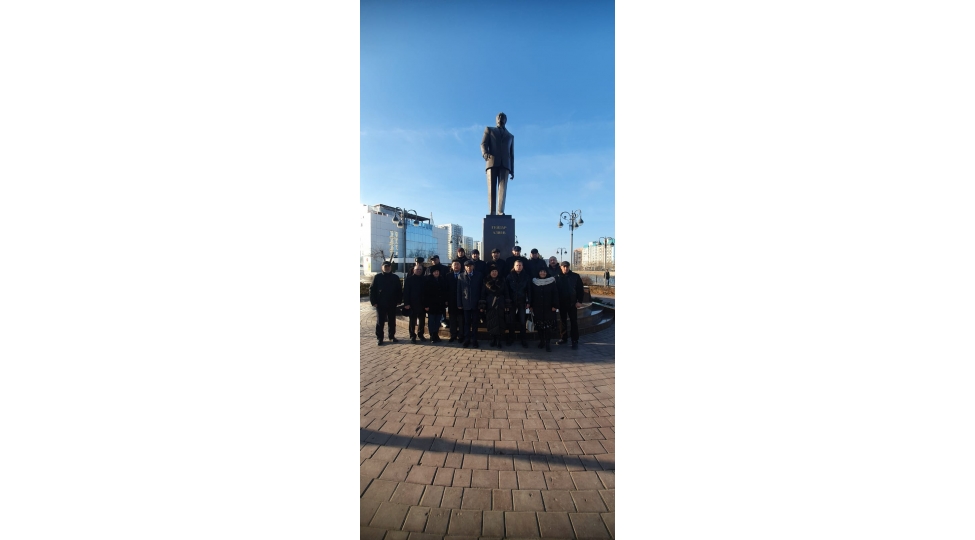 heshterxanda-azerbaycan-diasporunun-numayendeleri-ulu-onderin-xatiresini-yad-edibler-foto