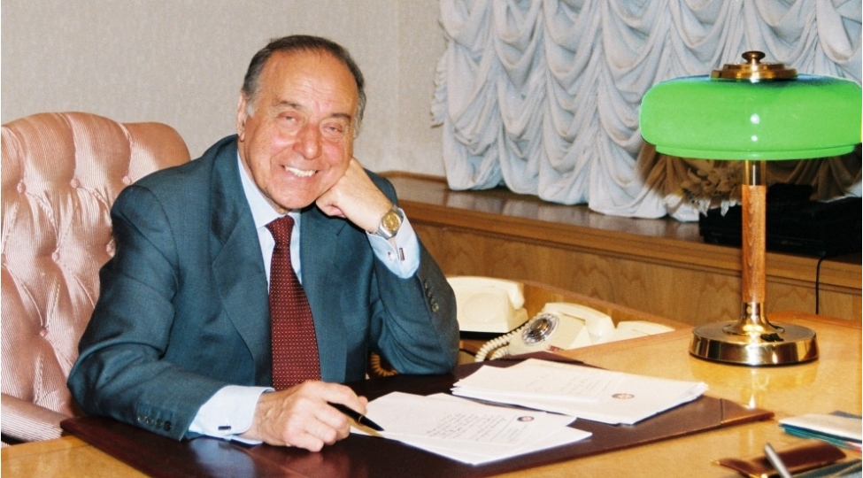 heyder-eliyev-omru-insan-iradesinin-yenilmezliyine-parlaq-numunedir-foto