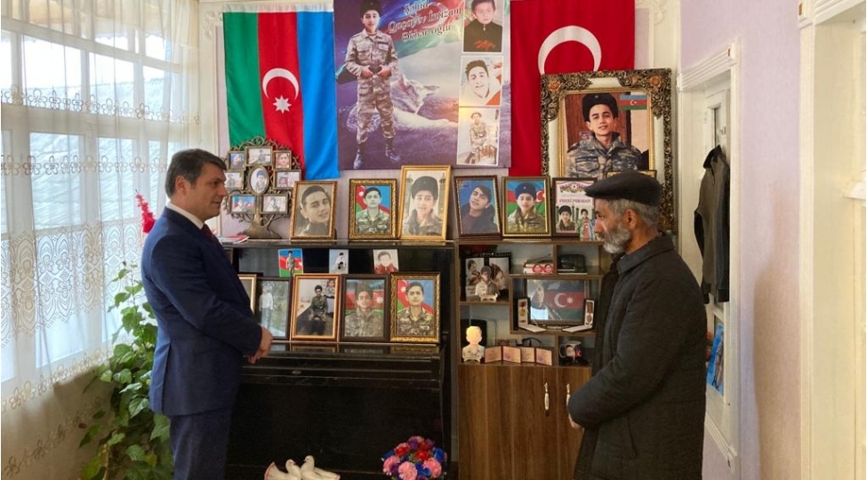 mezahir-efendiyev-sechicileri-qebul-edib-shehid-ailelerini-ziyaret-edib-foto