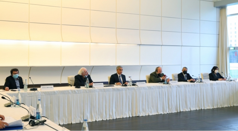 azad-edilmish-erazilerde-medeni-irs-abidelerinin-berpasi-movzusunda-deyirmi-masa-kechirilib