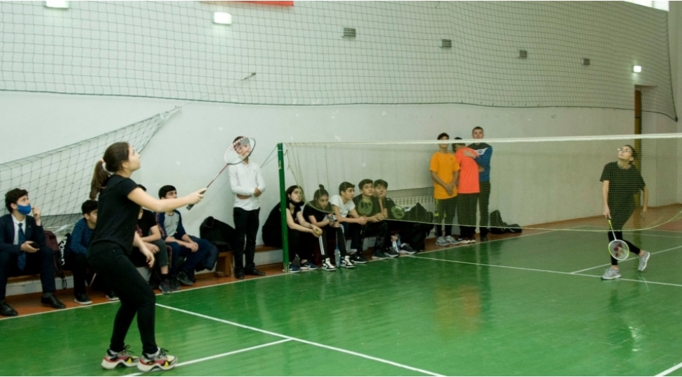 veten-muharibesi-qehremanlarinin-sherefine-hesr-olunmush-badminton-uzre-xetai-rayon-achiq-birinciliyi-kechirilib-foto