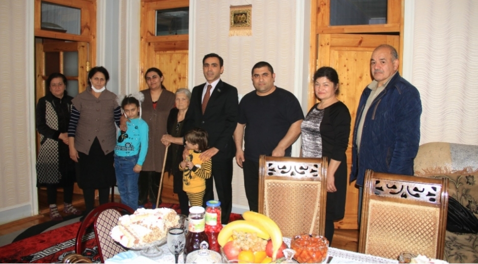milli-meclisin-deputati-goranboyda-qazi-muellimle-gorushub-foto